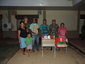 Entrega de mercados por parte del Batallón General Efarín Rojas Acevedo a las comunidades indígenas